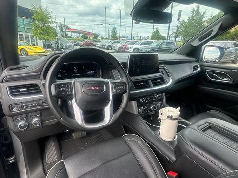Used 2023 GMC Yukon SLT w/ SLT Premium Package AWD/4WD image 14