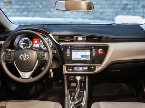 Used 2019 Toyota Corolla LE image 25