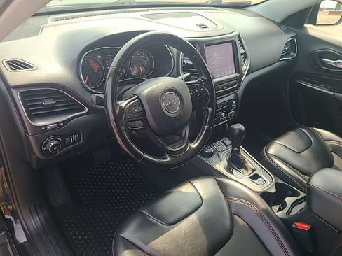 Used 2020 Jeep Cherokee Trailhawk w/ Cold Weather Group AWD/4WD image 13