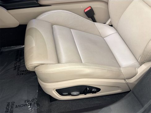 Used 2022 Porsche Taycan image 16