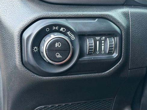 Used 2021 Jeep Gladiator Willys image 30