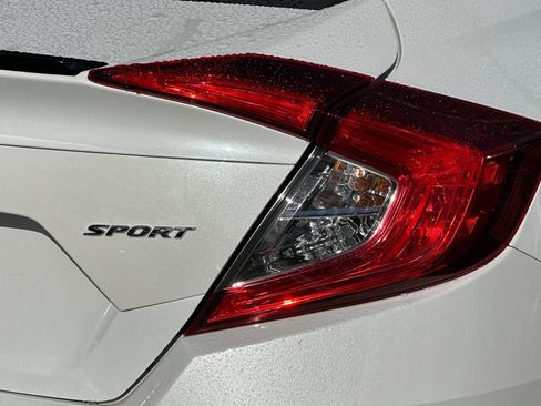 Used 2019 Honda Civic Sport image 9