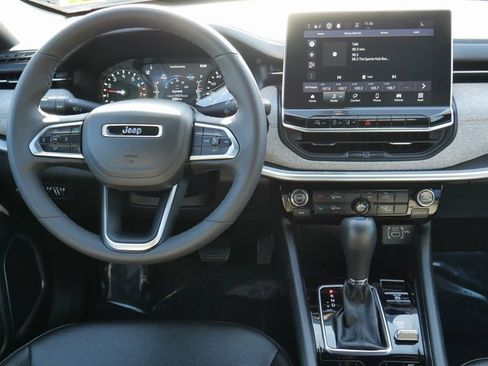 Used 2024 Jeep Compass Latitude image 15