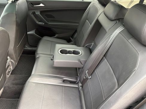 Used 2019 Volkswagen Tiguan SE w/ Panoramic Sunroof Package image 16