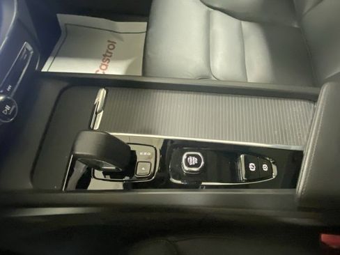 Used 2025 Volvo XC60 B5 Core image 27