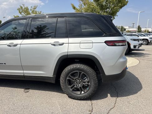 New 2025 Jeep Grand Cherokee Trailhawk w/ Luxury Tech Group III image 13
