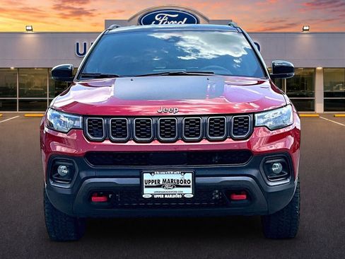 Used 2025 Jeep Compass Trailhawk AWD/4WD image 3