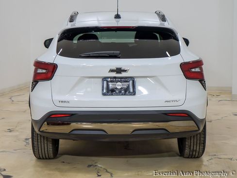 Used 2025 Chevrolet Trax ACTIV w/ Sunroof Package FWD image 7