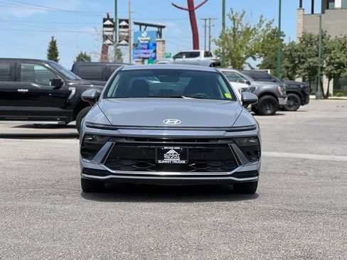 Used 2025 Hyundai Sonata SEL FWD image 2