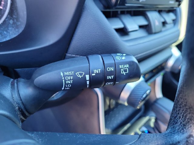Used 2022 Toyota RAV4 XLE FWD image 28