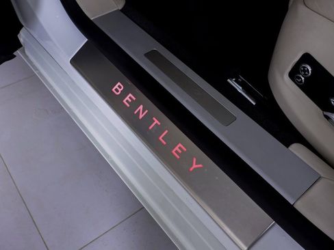 Used 2024 Bentley Flying Spur V8 image 42