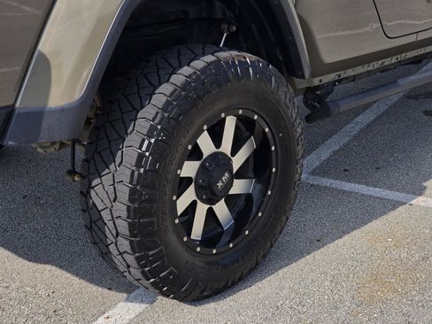 Used 2020 Jeep Gladiator Sport w/ Quick Order Package 24S AWD/4WD image 11