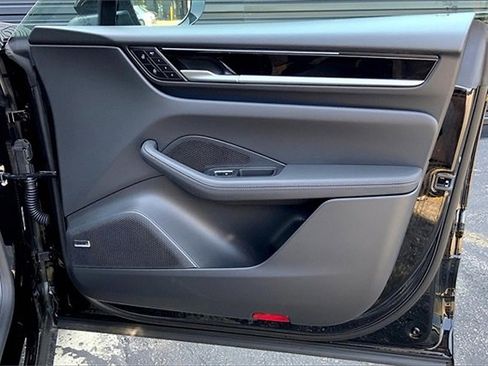 Used 2025 Porsche Macan Electric image 29