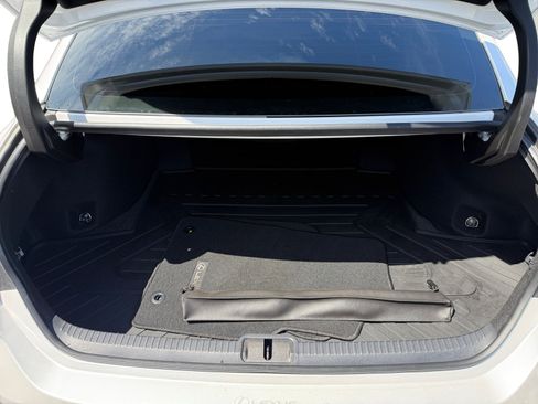 Used 2025 Lexus ES 300h w/ Premium Package FWD image 17