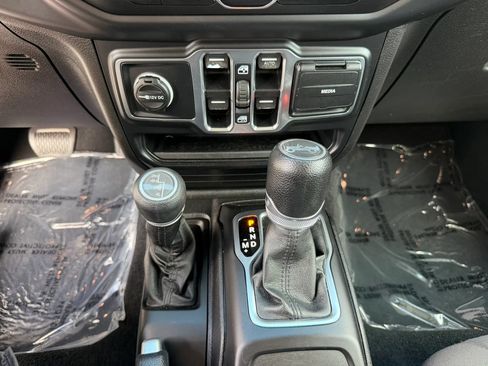 Used 2019 Jeep Wrangler Unlimited Sport S AWD/4WD image 28