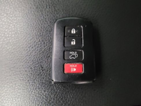 Used 2019 Toyota Highlander XLE image 32