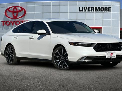Used 2025 Honda Accord Touring image 2