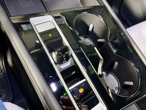 Used 2024 Volkswagen Atlas Cross Sport SEL Premium R-Line image 18