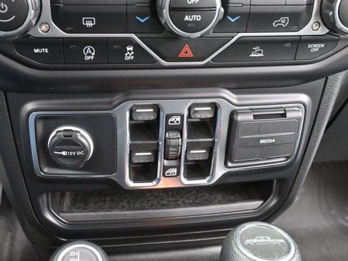 Used 2021 Jeep Gladiator Willys image 23