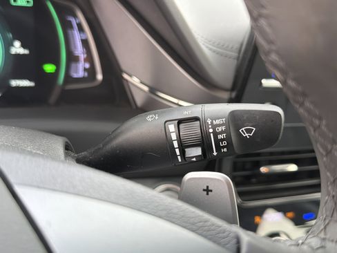 Used 2022 Hyundai Ioniq SE image 31