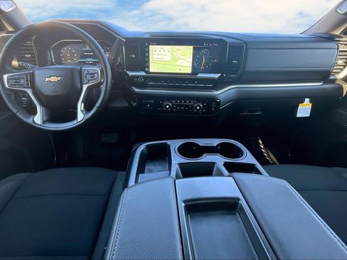 Used 2025 Chevrolet Silverado 1500 LT image 8