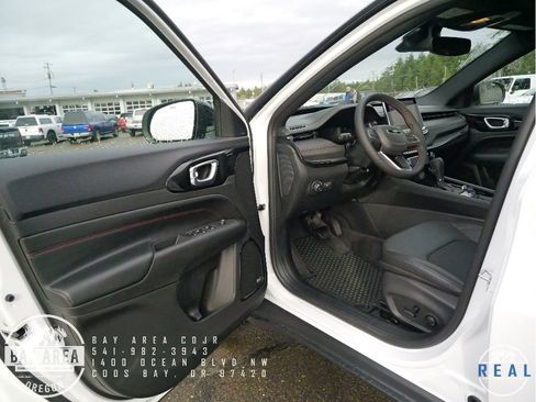 New 2026 Jeep Compass Trailhawk w/ Sun, Sound & Navigation Group image 9