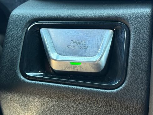 Used 2025 GMC Yukon XL Denali AWD/4WD image 19