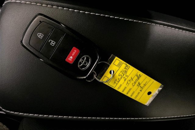 Used 2025 Toyota Corolla SE FWD image 11