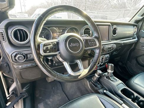 Used 2021 Jeep Wrangler Unlimited Rubicon 4xe w/ Cold Weather Group AWD/4WD image 12