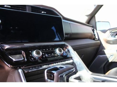 Used 2024 GMC Sierra 1500 Denali w/ Technology Package AWD/4WD image 26