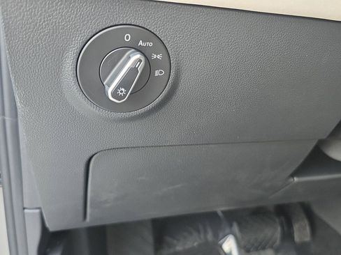 New 2026 Volkswagen Taos SE image 16