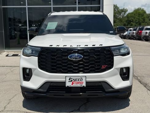 Used 2025 Ford Explorer ST RWD image 2