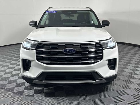 Used 2025 Ford Explorer Active w/ Active Comfort Package AWD/4WD image 2