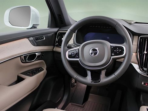 New 2026 Volvo XC90 B5 Plus image 14