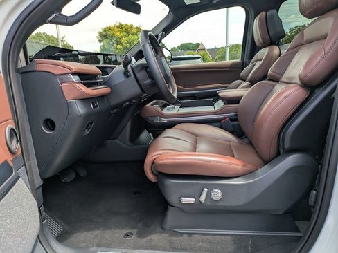 Used 2025 Lincoln Navigator Reserve AWD/4WD image 17