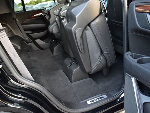 Used 2016 Cadillac Escalade Premium image 26