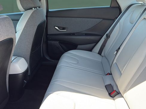 Used 2024 Hyundai Elantra Limited FWD image 18