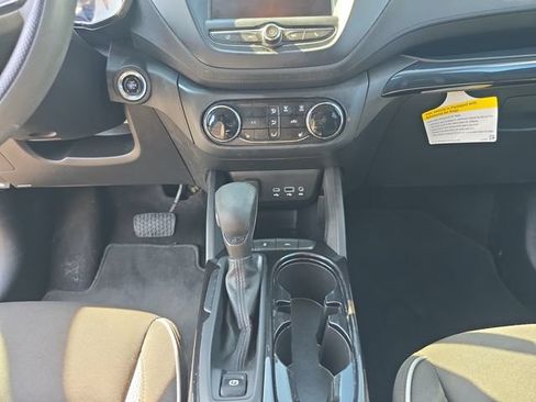 Used 2023 Chevrolet TrailBlazer LT FWD image 11