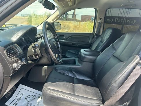 Used 2007 Chevrolet Suburban 2500 w/ Skid Plate Package AWD/4WD image 7