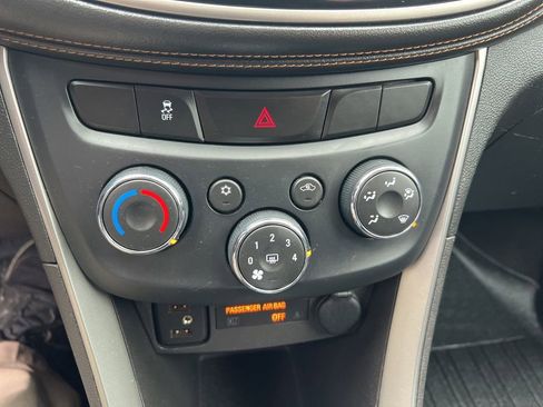 Used 2018 Chevrolet Trax LT w/ LT Convenience Package AWD/4WD image 52
