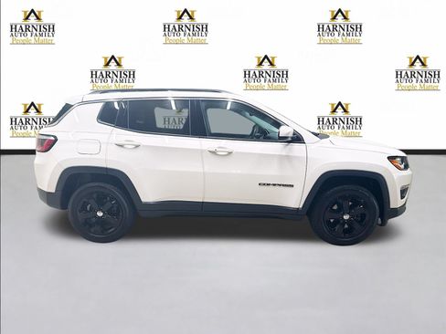 Used 2018 Jeep Compass Latitude w/ Popular Equipment Group AWD/4WD image 4