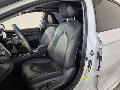 Used 2020 Toyota Camry XSE image 6