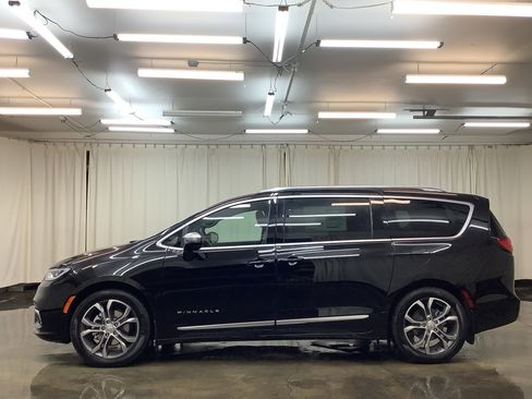 New 2026 Chrysler Pacifica Pinnacle w/ Trailer Tow Group image 10