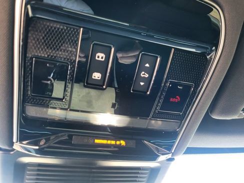 Used 2025 Land Rover Range Rover Sport SE AWD/4WD image 19