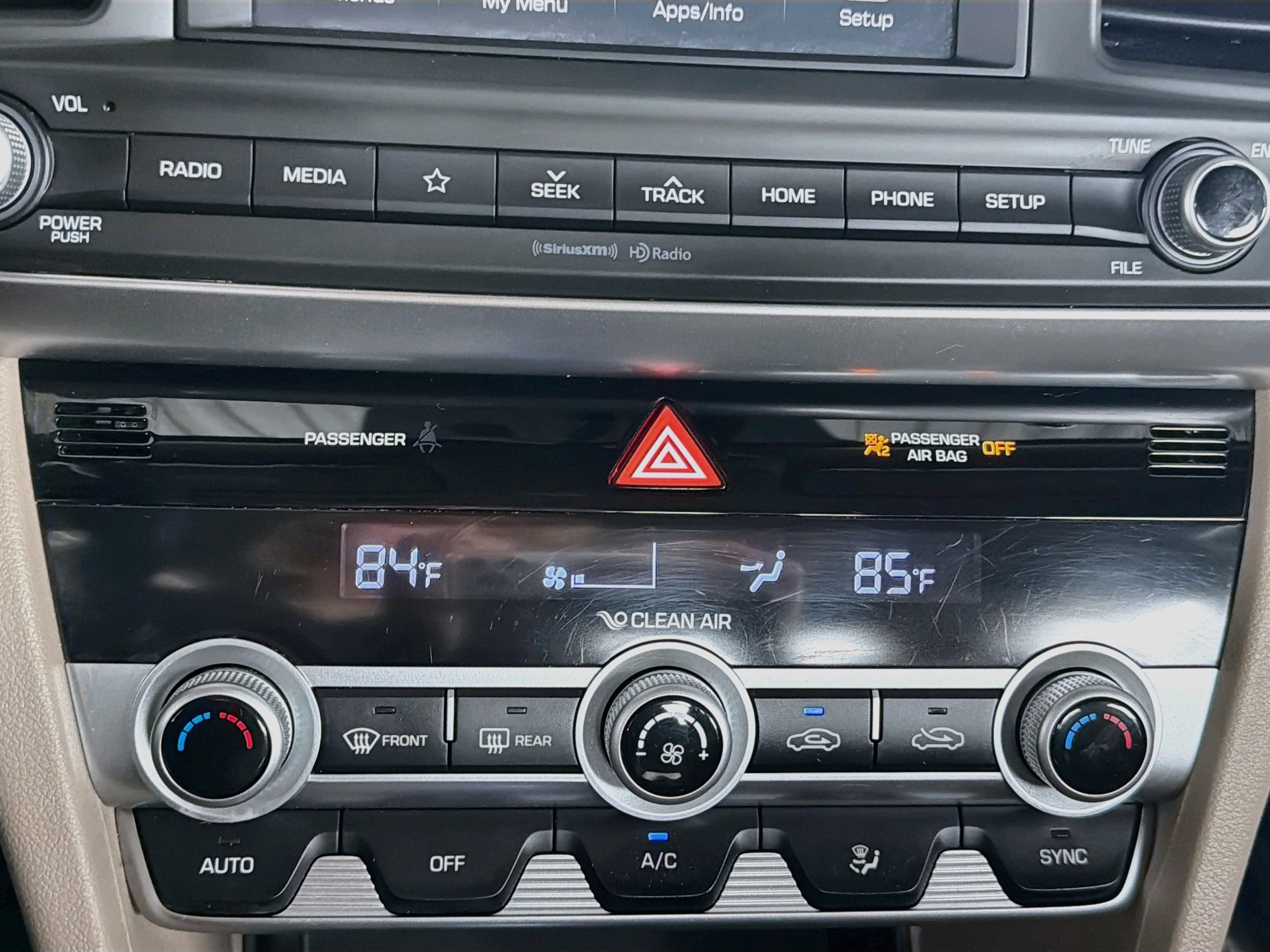 Used 2020 Hyundai Elantra SEL FWD image 22