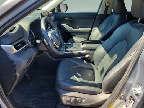 Used 2022 Toyota Highlander XLE image 22