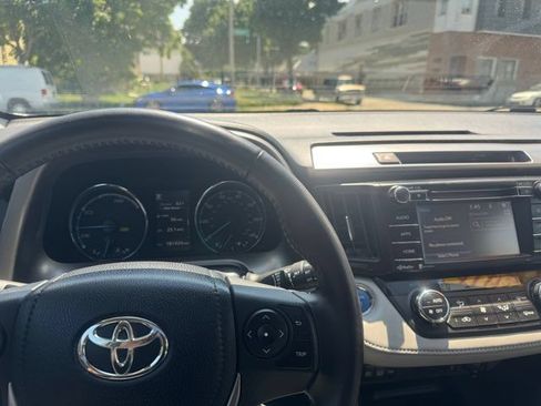 Used 2016 Toyota RAV4 XLE AWD/4WD image 7
