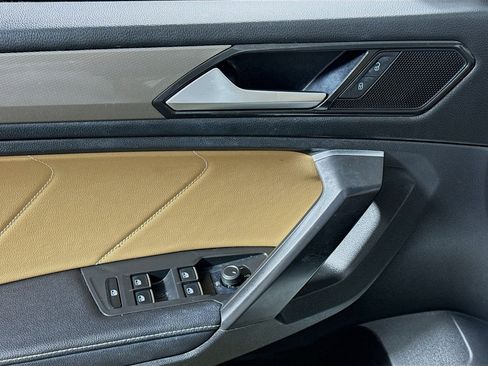 Used 2023 Volkswagen Tiguan SE w/ Panoramic Sunroof Package AWD/4WD image 17