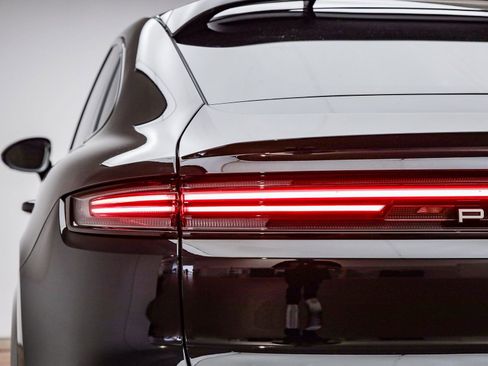 Certified 2025 Porsche Cayenne S image 8