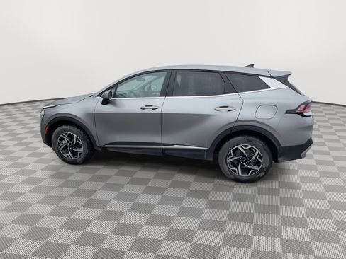 Used 2024 Kia Sportage LX image 5